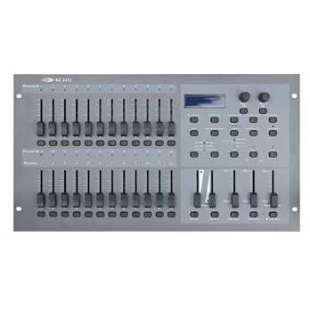 SC-2412 24 Channel Lighting Desk Der Controller von Showtec verfügt über 24 Kanäle sowie 2 Aux Kanäle, er kann somit 24 einzelne DMX Kanäle ansteuern z.B. 4x 6 Kanal DMX Dimmerpack. Eigenschaften von Showtec SC-2412 24 Channel Lighting Desk: SC-2412 24 Channel Lighting Desk Der Controller von Showtec verfügt über 24 Kanäle sowie 2 Aux Kanäle, er kann somit 24 einzelne DMX Kanäle ansteuern z.B. 4x 6 Kanal DMX Dimmerpack. Eigenschaften von Showtec SC-2412 24 Channel Lighting Desk: