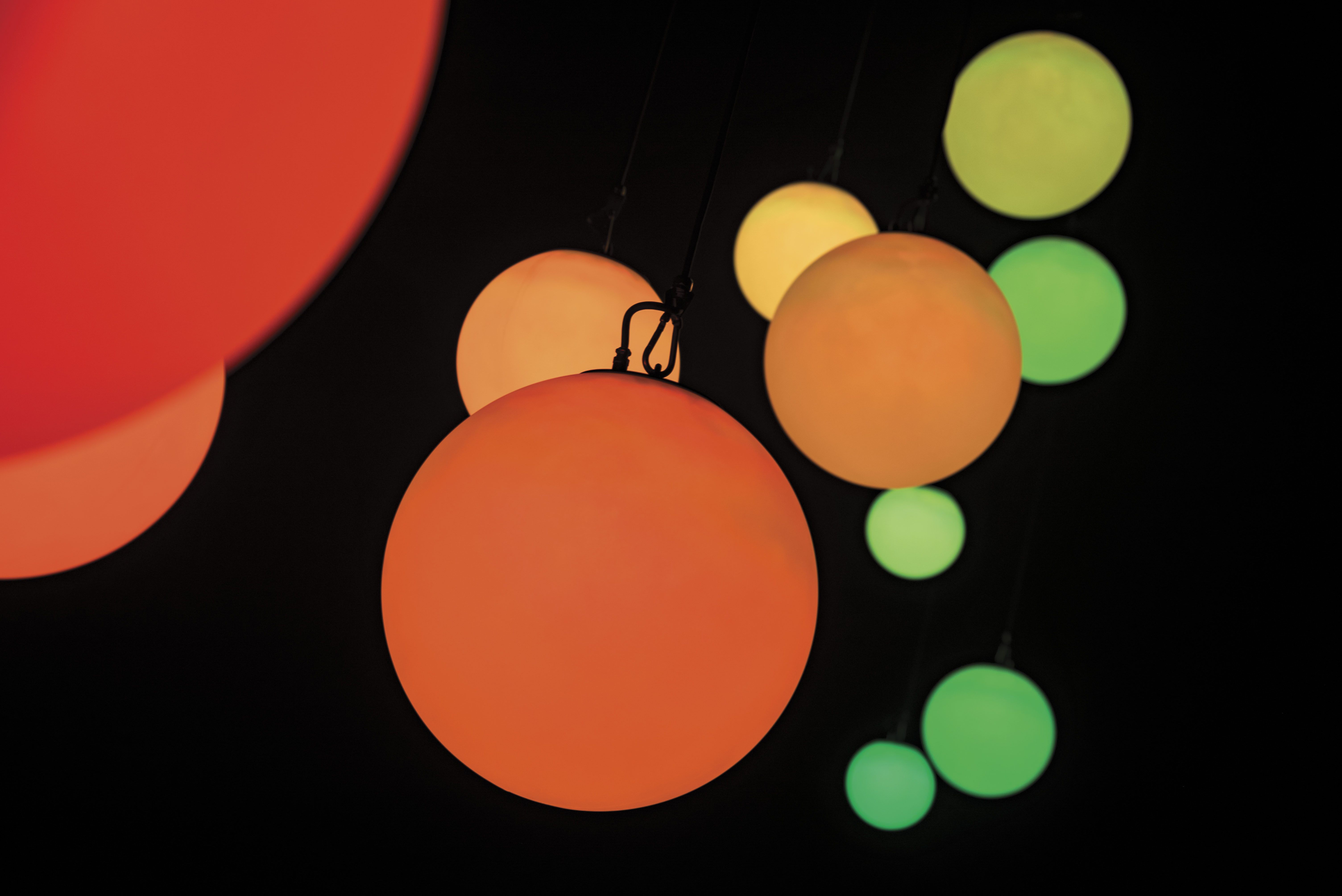 Showtec Illumilift RGBW 6 Meter Seilzug und Kugel