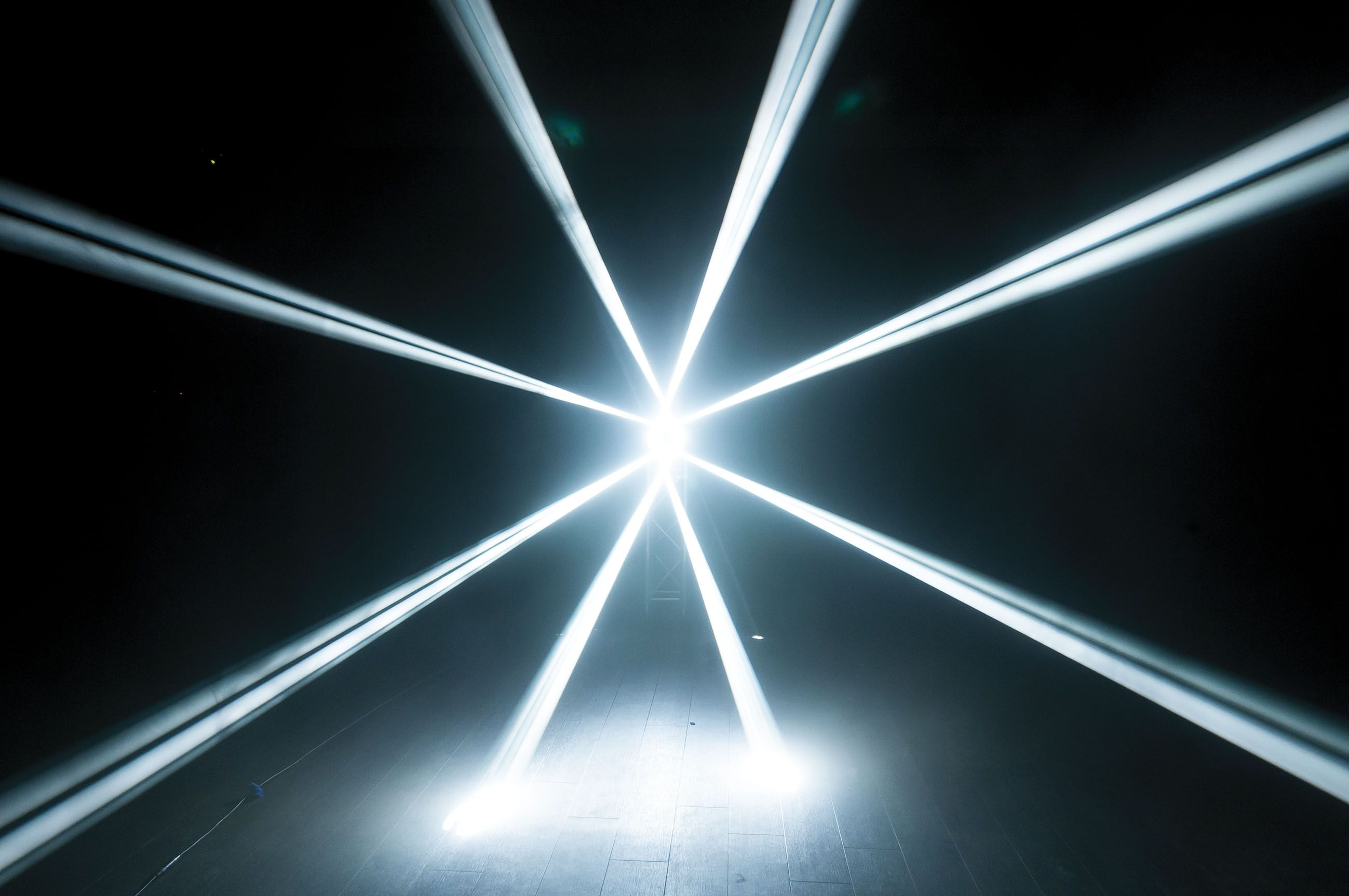 Showtec Airstrike 5R Quad Beam Effect mit 5R Lampe