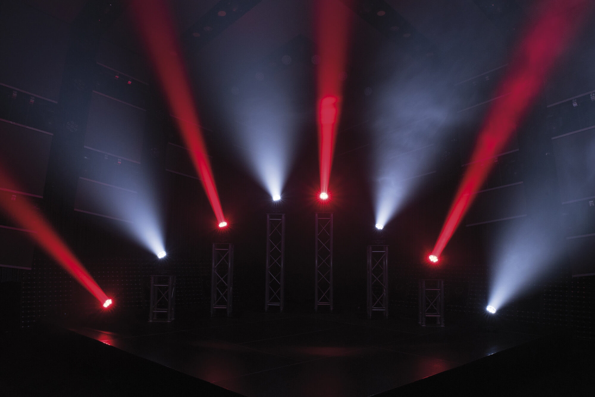 Showtec Shark Zoom Wash One 7xRGBW LEDs