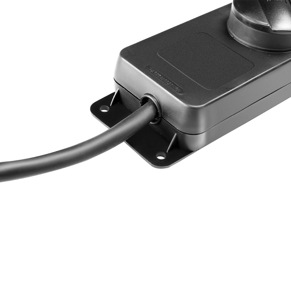 Adam Hall 3fach Steckdosenleiste IP44 schwarz