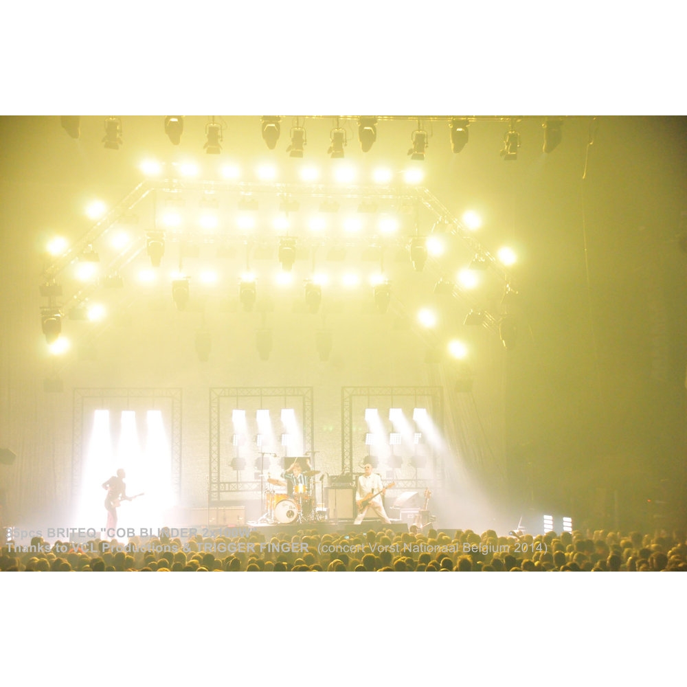 BRITEQ COB LED Blinder 2x 100 Watt