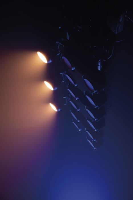 Showtec Stage Blinder 1 LED mit 80 Watt Dual weiß