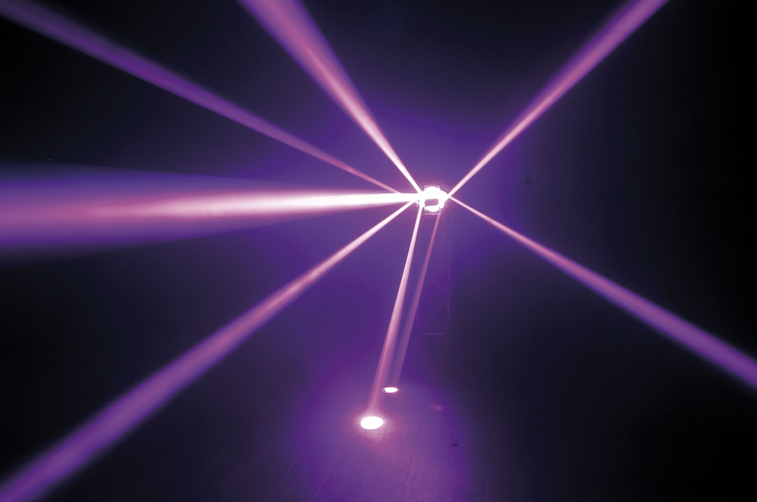 Showtec Airstrike 5R Quad Beam Effect mit 5R Lampe